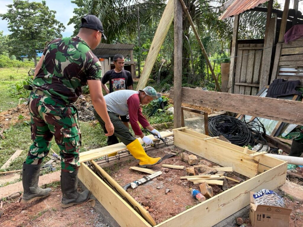 Satgas TMMD ke-128 Kodim 1430/Konut dan Warga Amolame Kompak Bangun MCK, Wujud Nyata Gotong Royong di Tengah Desa
