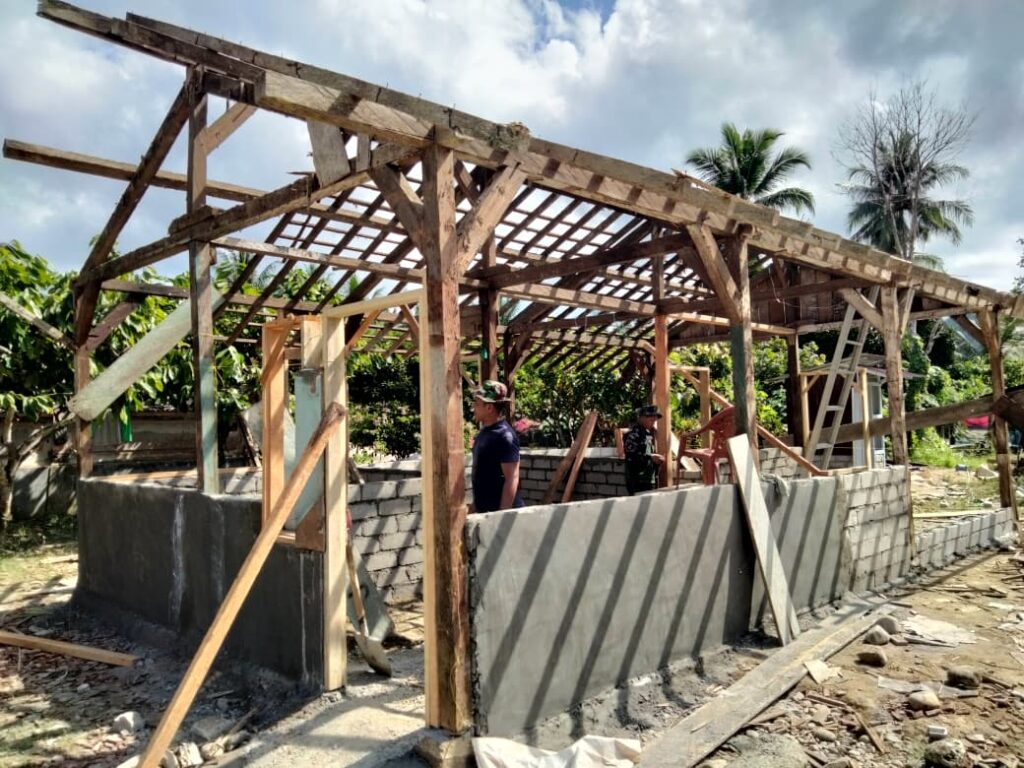 Gotong Royong TMMD ke-128, Rumah Ibu Supriati Mulai Terlihat Bentuknya