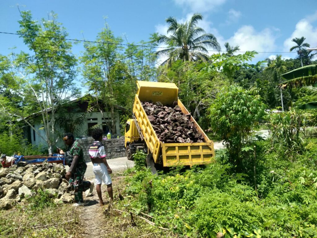 Kodim 1801/Manokwari Optimalkan Distribusi Material dalam TMMD Ke-128