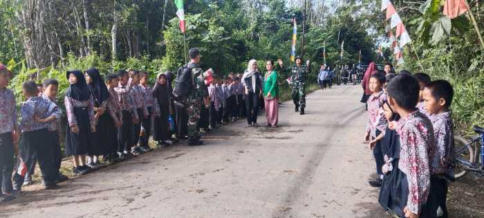 Ratusan Pelajar SD Meriahkan Pembukaan TMMD Ke-128 Kodim 0405/Lahat di Kikim Timur