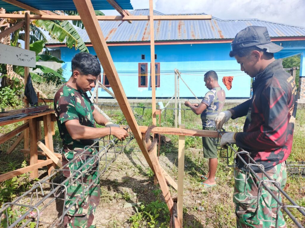 Kerja Sama Satgas TMMD dan Warga Percepat Pembangunan Pagar Gereja