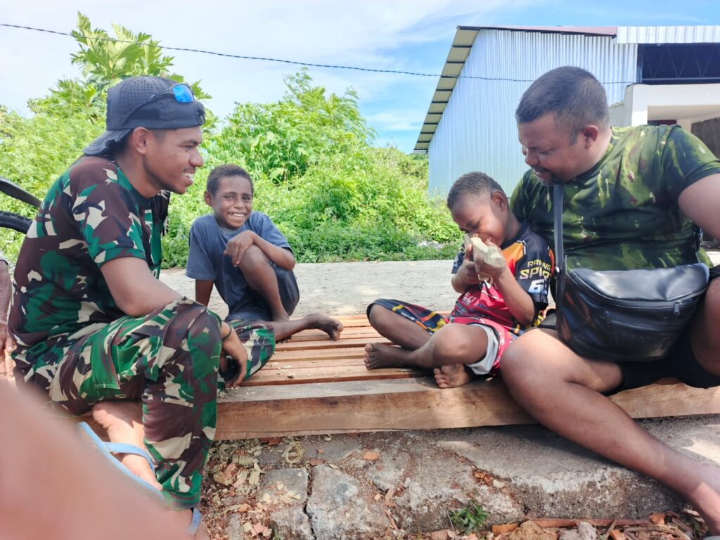 Warga Kampung Tanah Rubuh Jadi Keluarga Baru Satgas TMMD