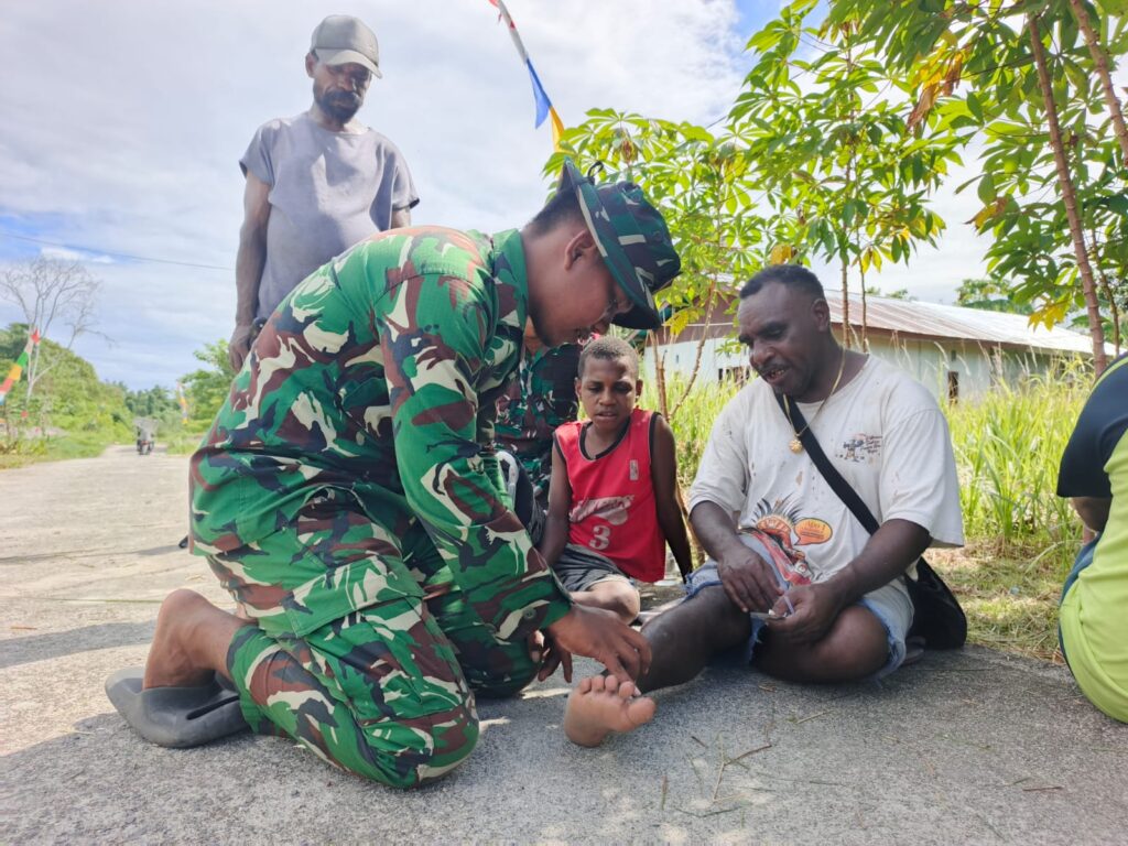 Pelayanan Kesehatan Satgas TMMD Pererat Kedekatan Dengan Warga