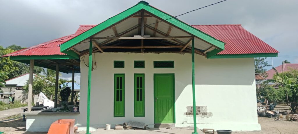 RTLH Milik Hans Boas Rampung 100 Persen, Satgas TMMD Ke-128 Pasang Papan Nama Sebagai Penanda Pembangunan