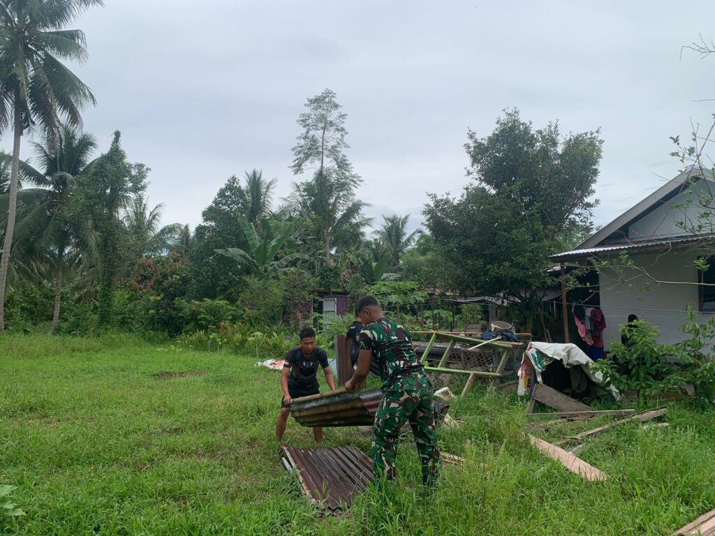 Satgas TMMD Bersihkan Area Rumah Warga Usai Pembangunan RTLH
