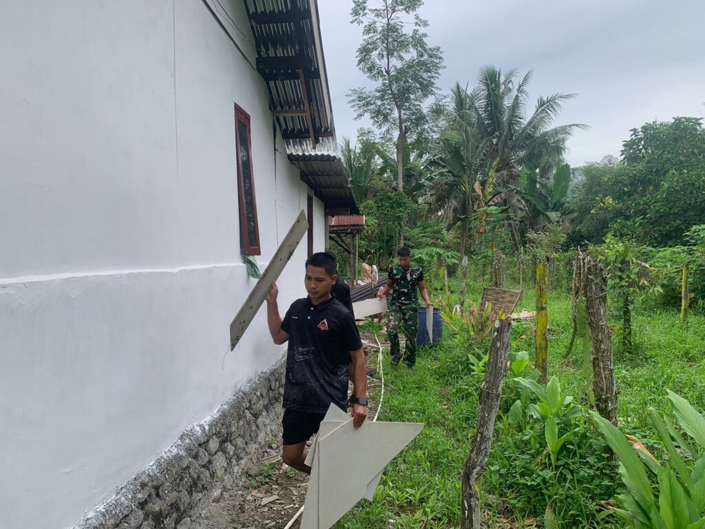 Puing dan Sisa Material Pembangunan RTLH Dibersihkan Satgas TMMD