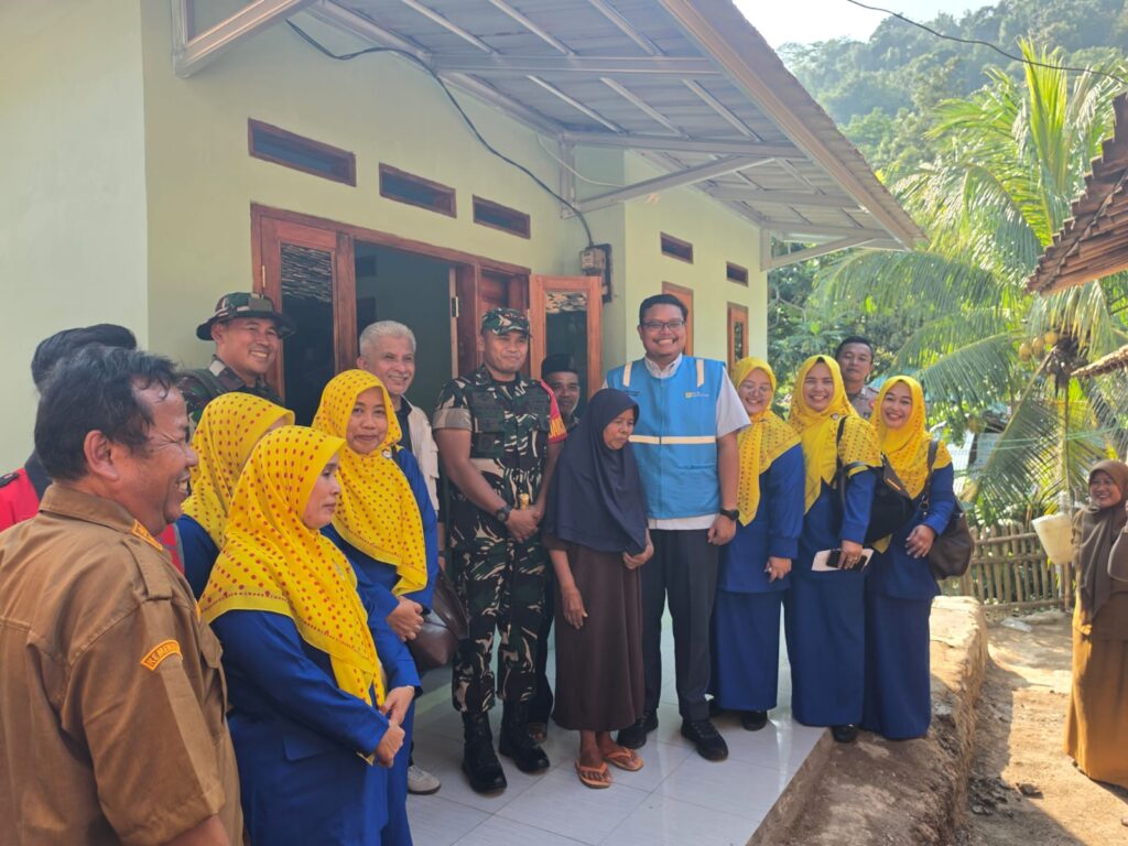 Sinergi TMMD ke-128: Kodim 0623/Cilegon dan PT Indonesia Power Serahkan Kunci Rumah Layak Huni