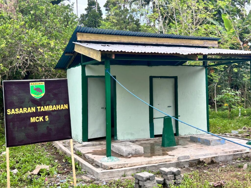 Satgas TMMD dan Warga Sukses Rampungkan Rehab MCK di Kampung Tanah Rubuh