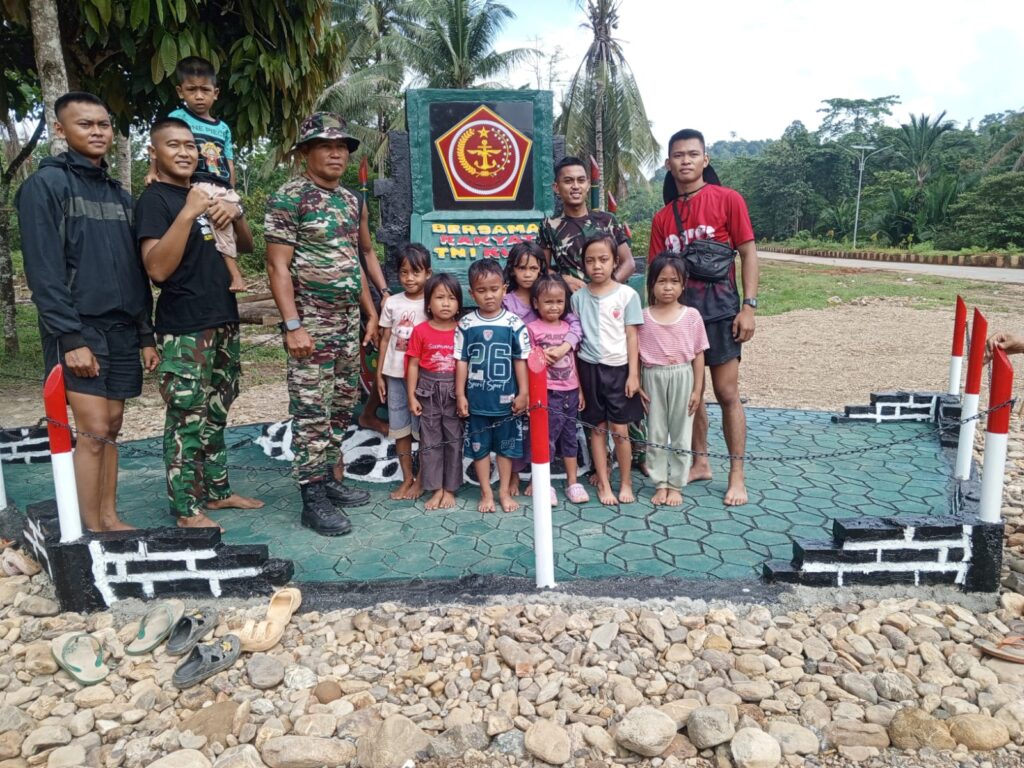 Selesai Dibangun, Tugu TMMD Ke-128 Jadi Simbol Kebersamaan Satgas dan Warga Desa Amolame