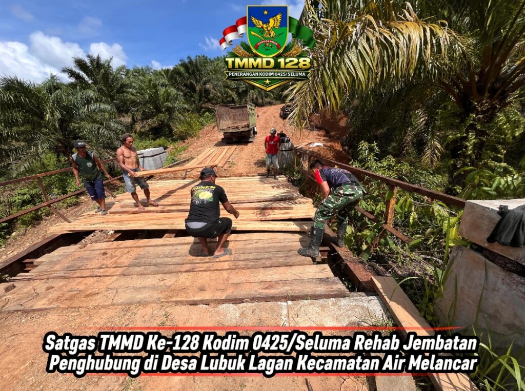 Satgas TMMD Ke-128 Kodim 0425/Seluma Rehab Jembatan Penghubung di Desa Lubuk Lagan Kecamatan Air Melancar