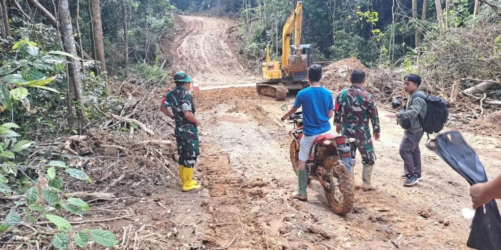 Dansatgas TMMD Intensif Pantau Progres Jalan Desa 2 Kilometer