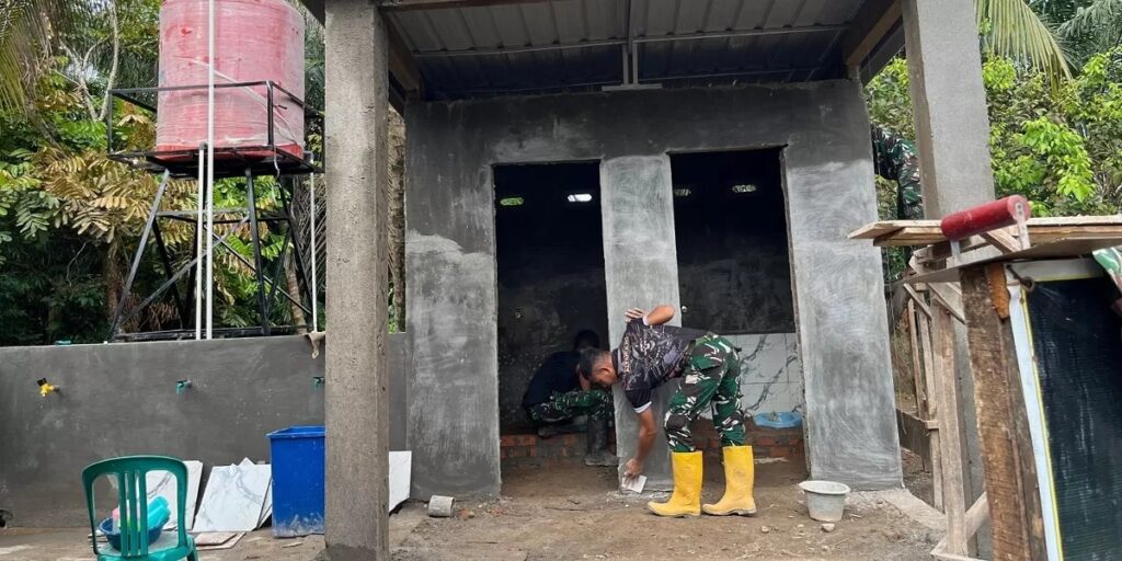 Kompak dan Solid, Satgas TMMD Kebut Pengerjaan Interior Bangunan