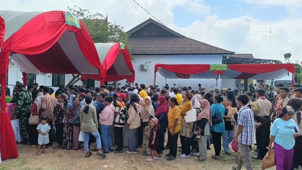 Warga Antusias Ikuti Bazar Murah dan Pelayanan Kesehatan Gratis Pada Penutupan TMMD Ke-128 di Pangkalan Banteng