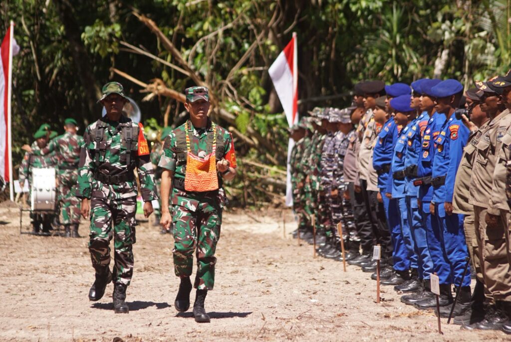 Warga Kampung Tanah Rubuh Antusias Sambut Penutupan TMMD Ke-128 Kodim 1801/Manokwari