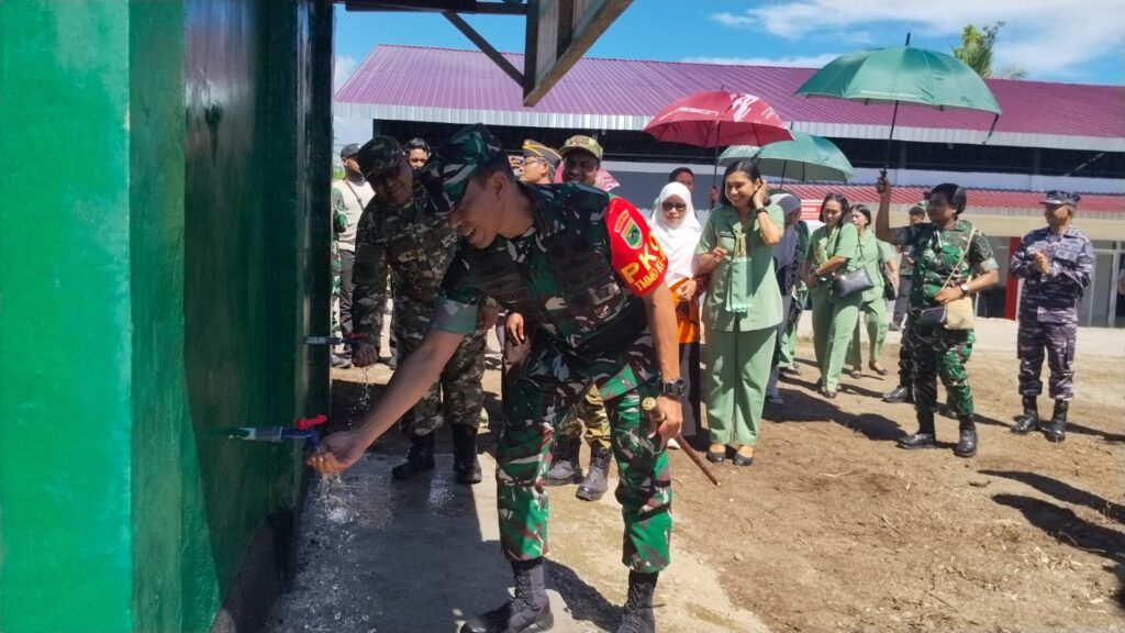 Fasilitas Air Bersih TMMD Ke-128 Disambut Antusias Warga Kampung Tanah Rubuh