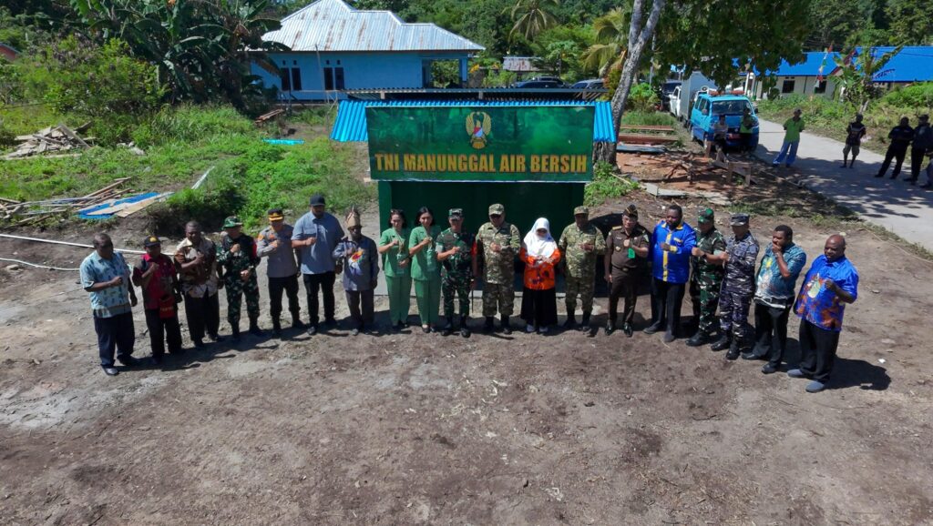 Pangdam XVIII/Kasuari Resmikan Bak Air Bersih pada Penutupan TMMD Ke-128 Kodim 1801/Manokwari