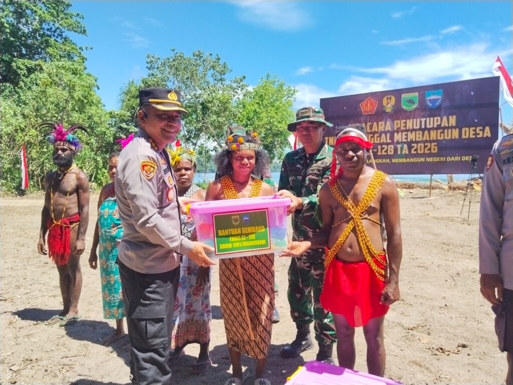 Sinergitas TNI-Polri dan Pemerintah Daerah Warnai Penyaluran Bantuan TMMD di Tanah Rubuh