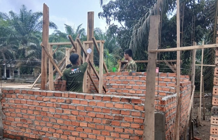 Bangun Poskamling Berkualitas, Satgas TMMD Lahat Perhatikan Setiap Detail