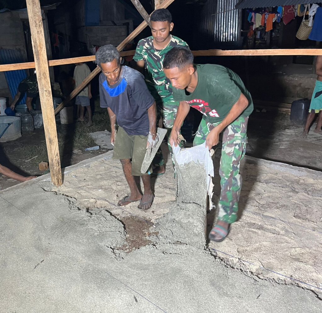 Gotong Royong Warga dan Satgas TMMD Warnai Pembangunan MCK Rumah Jonadap Termutu