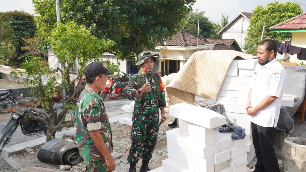 Sinergi antara Dansatgas, Kades dan Babinsa Kunci Keberhasilan TMMD 129 di Desa Tlemang