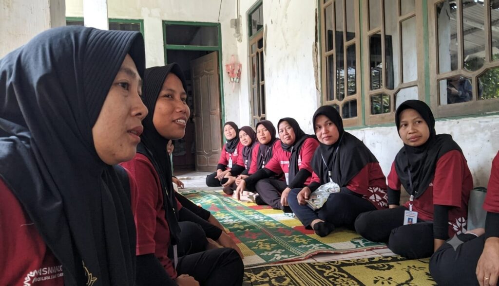 Sosialisasi Kewirausahaan untuk Ibu-Ibu Desa Luwung Kencana oleh TMMD dan APINDO