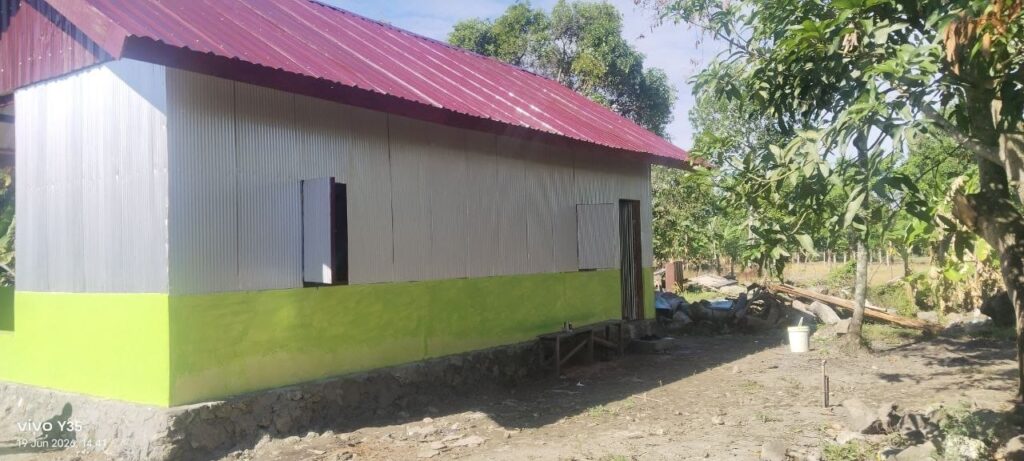 Kegiatan TMMD Ke-129 Kodim 1404/Pinrang: Memperbaiki Rumah bagi Warga Kurang Mampu