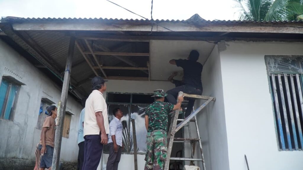 Pembangunan Plafon RTLH Bapak Hardi di Desa Pulau Dua Menuju Hasil Positif