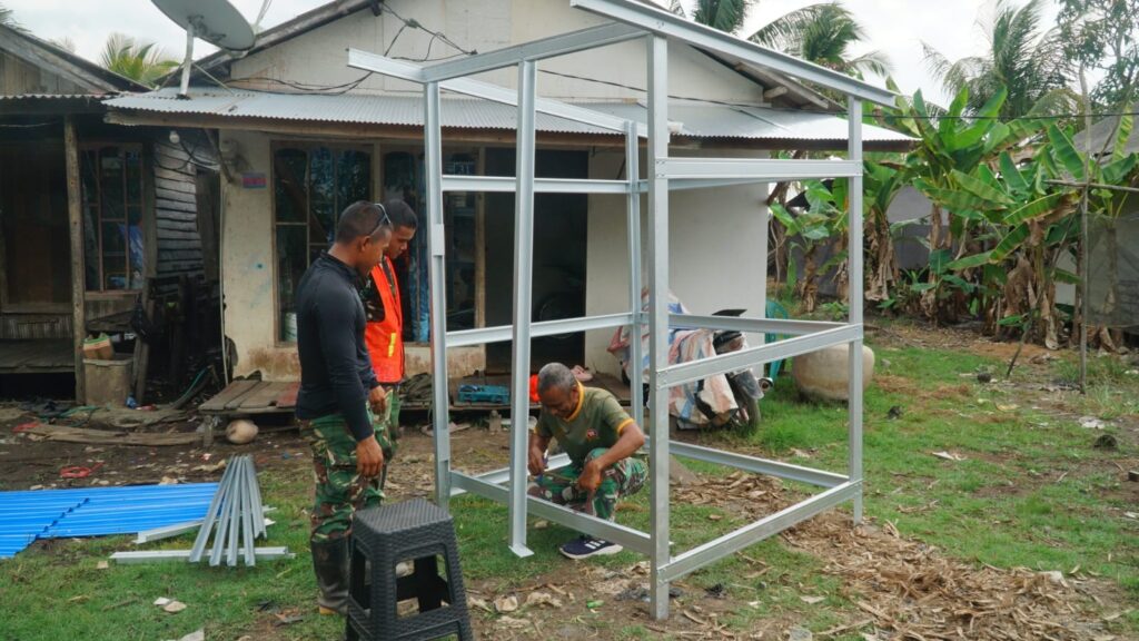 Kerja Sama Satgas TMMD dan Masyarakat Percepat Pembangunan MCK untuk Ibu Jumiah