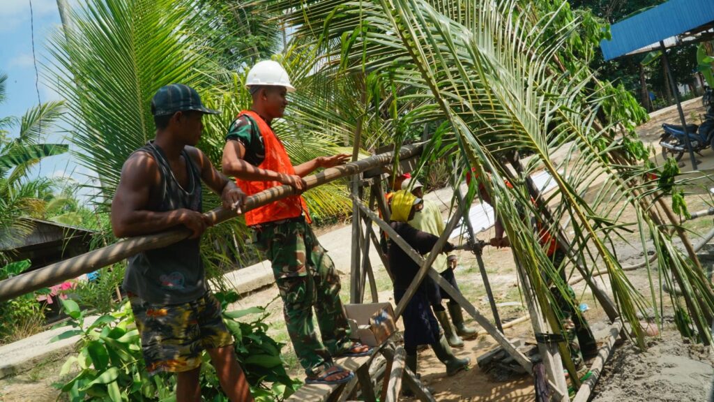 Kolaborasi Masyarakat dan Satgas TMMD dalam Proyek Sumur Bor di Kapuas
