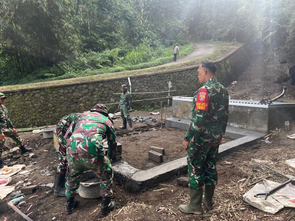 TNI Fokus pada Penyediaan Air Bersih melalui Bak Air di Kintamani