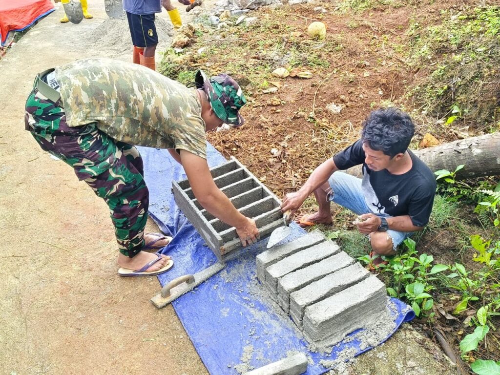 Akselerasi Pembuatan Batako untuk MCK Masjid Desa Polewali