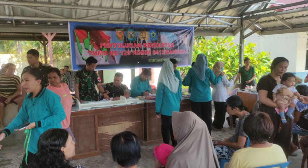 Warga Deniang Antusias Ikuti Imunisasi Massal Garapan Satgas TMMD Kodim 0413/Bangka