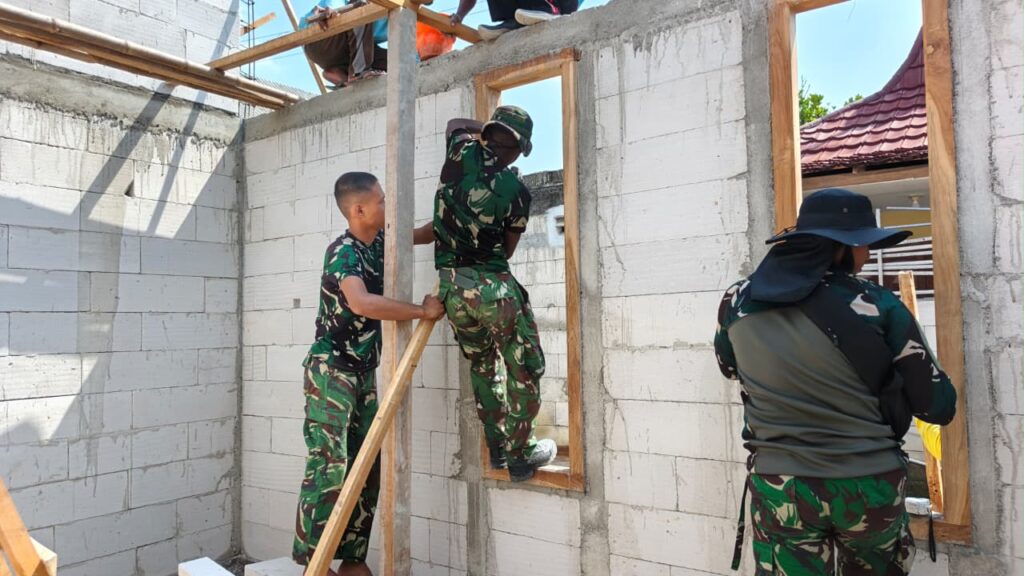 Gotong Royong Warnai Pembangunan RTLH TMMD Ke-129, Kemanunggalan TNI-Rakyat Kian Erat