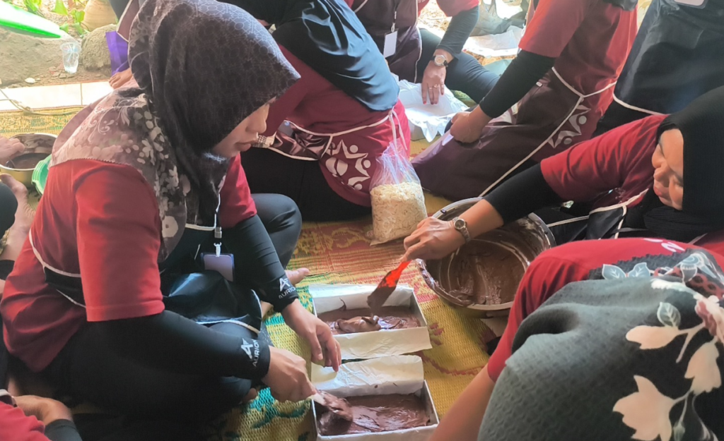 TMMD ke-129: Pelatihan Brownies di Cirebon untuk Usaha Rumahan