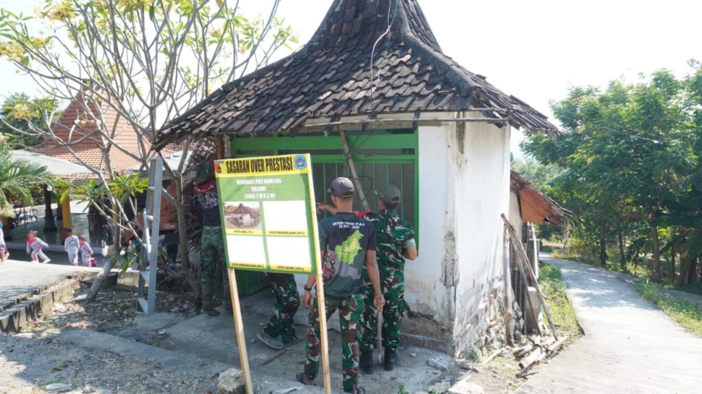 Satgas TMMD Ke-129 Kodim 0812/Lamongan Mulai Renovasi Poskamling Desa Tlemang