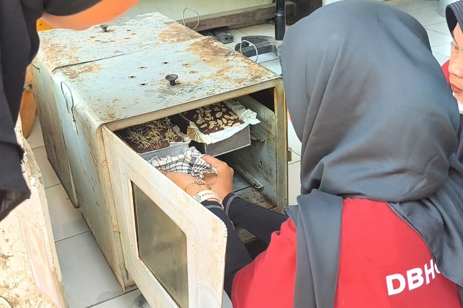 TMMD 129 Berikan Kesempatan bagi Perempuan Melalui Pelatihan Brownies
