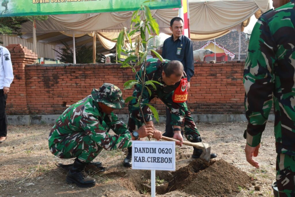 TNI dan Pemkab Cirebon Bersinergi Pacu Pembangunan Infrastruktur Desa