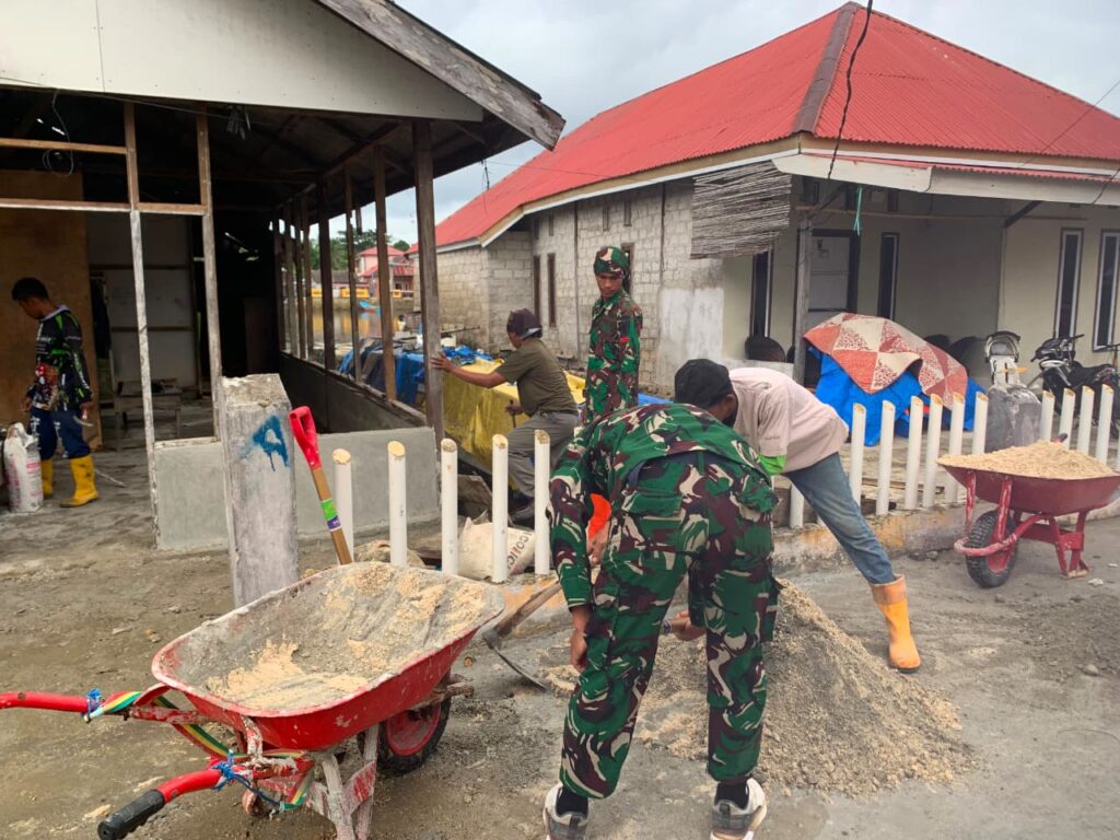 Renovasi RTLH Bapak Suardi Hampir Rampung, Satgas TMMD Laksanakan Pengacian Dinding