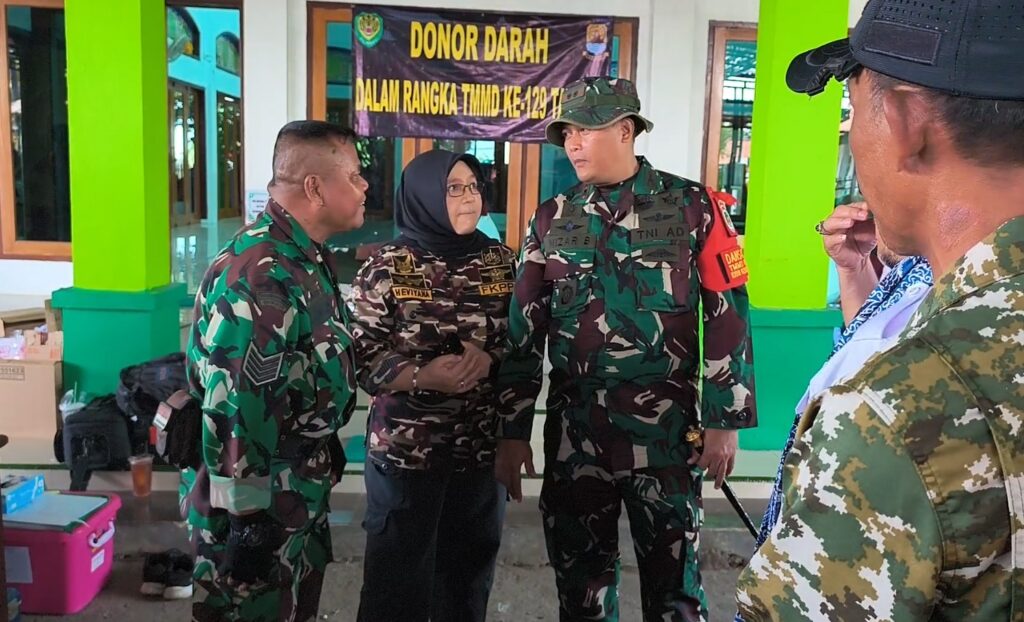 Wujud Nyata Kepedulian Sosial, TMMD ke-129 Kodim 0620/Kabupaten Cirebon Gelar Aksi Donor Darah Bersama PMI