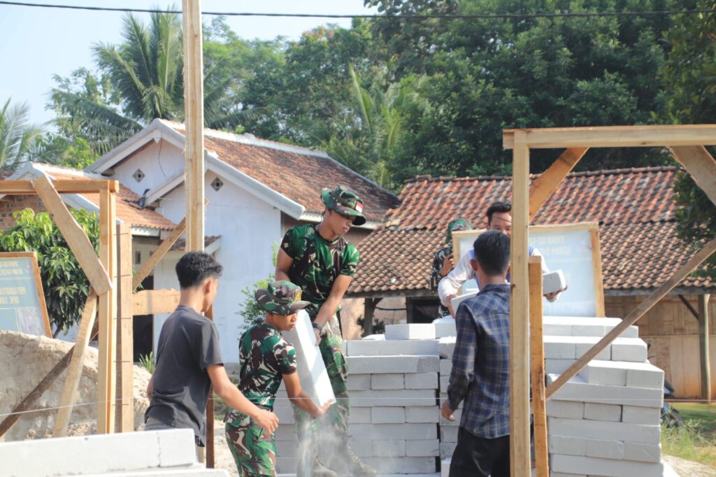 Wujudkan Impian Suwardi, Satgas TMMD Kodim 0412/LU Kebut Pembangunan Rumah Layak Huni di Lampung Utara