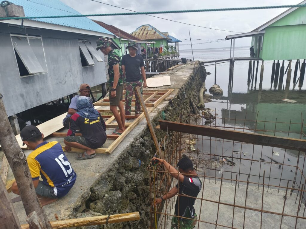 Pemasangan Papan Mal Bak Penampungan Air Jadi Fokus Satgas TMMD di Desa Umbele