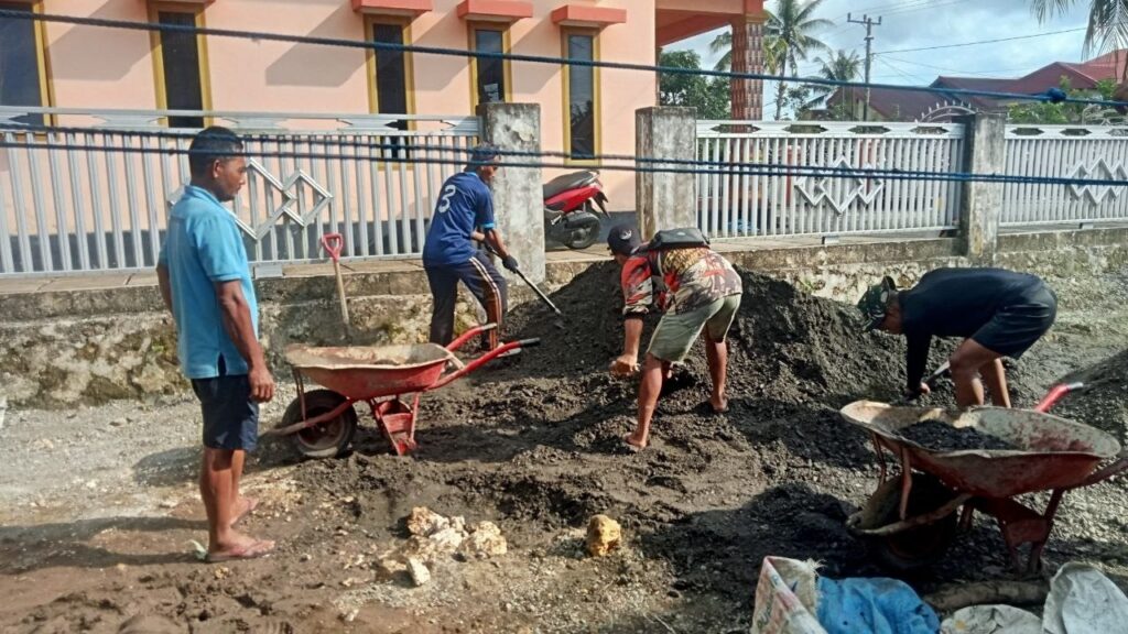Tak Kenal Lelah, Pelansiran Material Jembatan Gantung TMMD di Desa Taddang Palie Terus Bergulir