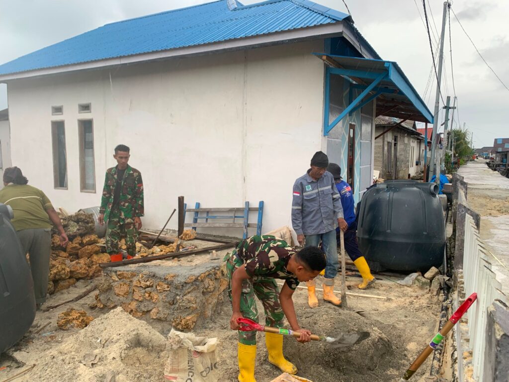 Gotong Royong Satgas TMMD dan Warga Rampungkan Pengecoran Dudukan Tandon Air di Desa Umbele Lama