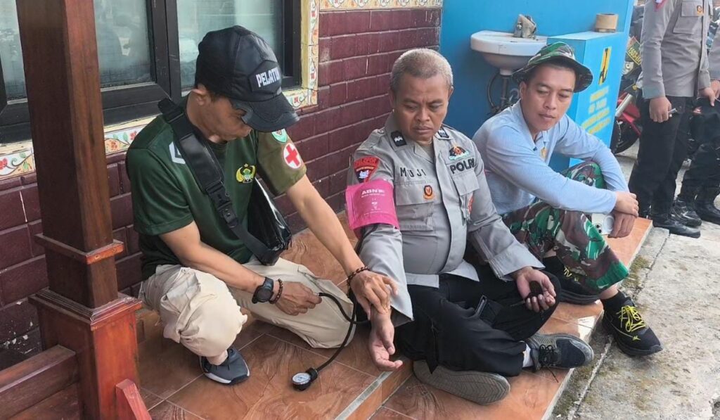 Warga Apresiasi Layanan Kesehatan Satgas TMMD Ke-129 Kodim 0620/Kab. Cirebon