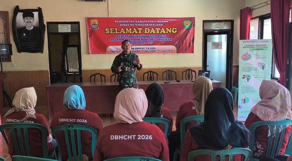 Satgas TMMD Ke-129 Kodim 0620/Kab. Cirebon Tanamkan Jiwa Nasionalisme kepada Ibu-Ibu Desa Luwung Kencana