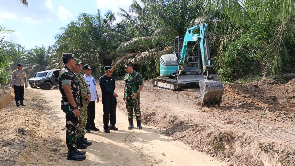 Pangkas Jarak Jalur Antardesa, Satgas TMMD 129 Bangka Mulai Bangun Jalan Sepanjang 9 KM