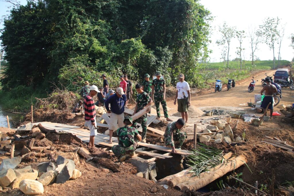 Pembangunan Infrastruktur Desa Melalui Gotong Royong di Lampung Utara