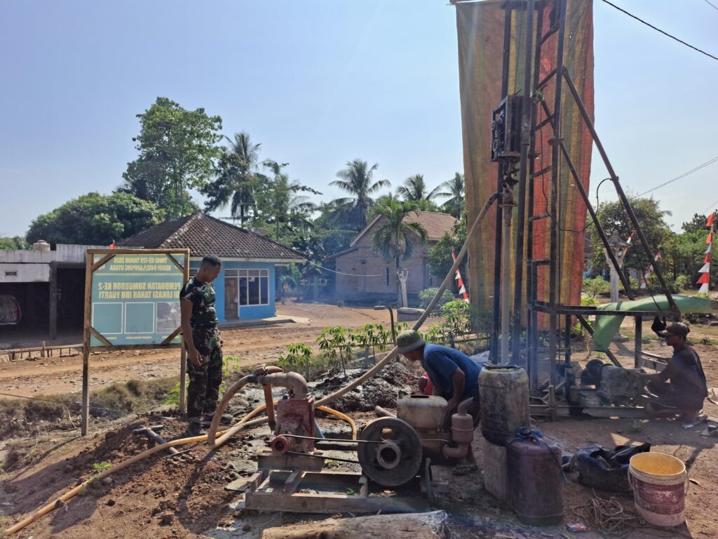 Pembangunan Sumur Bor di Desa Baru Raharja oleh Satgas TMMD 129