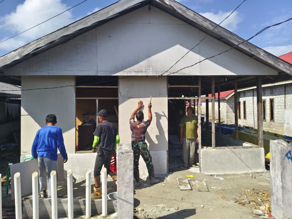 Kemajuan Renovasi RTLH TMMD Ke-129 Di Desa Umbele Lama Melalui Pemasangan Kalsiboard