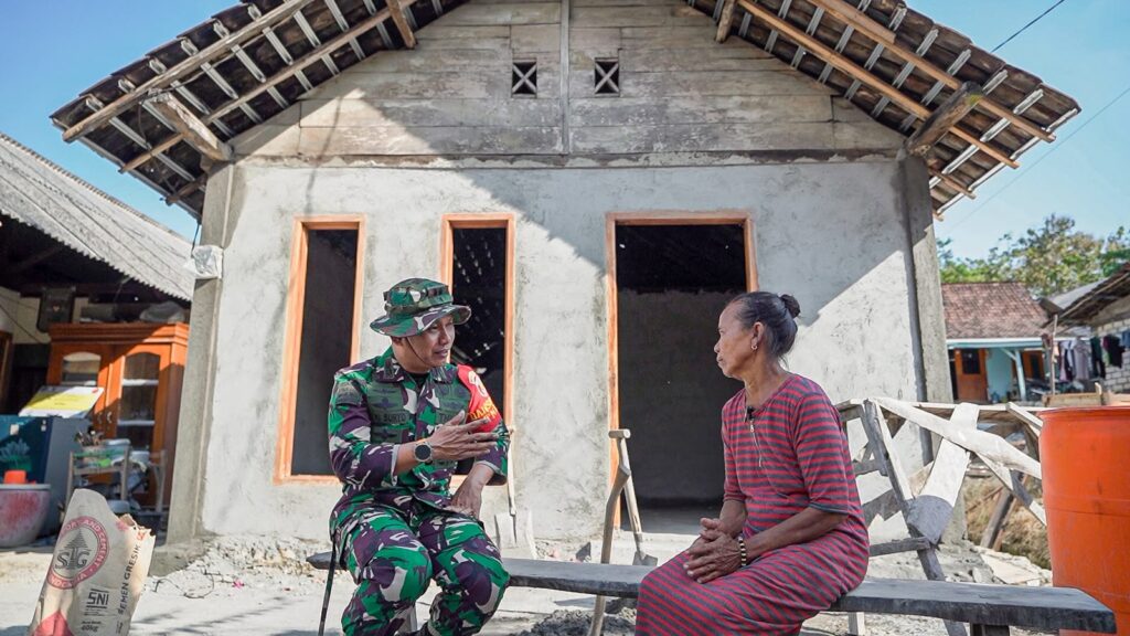 Kehangatan Sosial di Tlemang: Dansatgas TMMD 129 Kodim 0812/Lamongan Bersama Warga Membangun Harapan